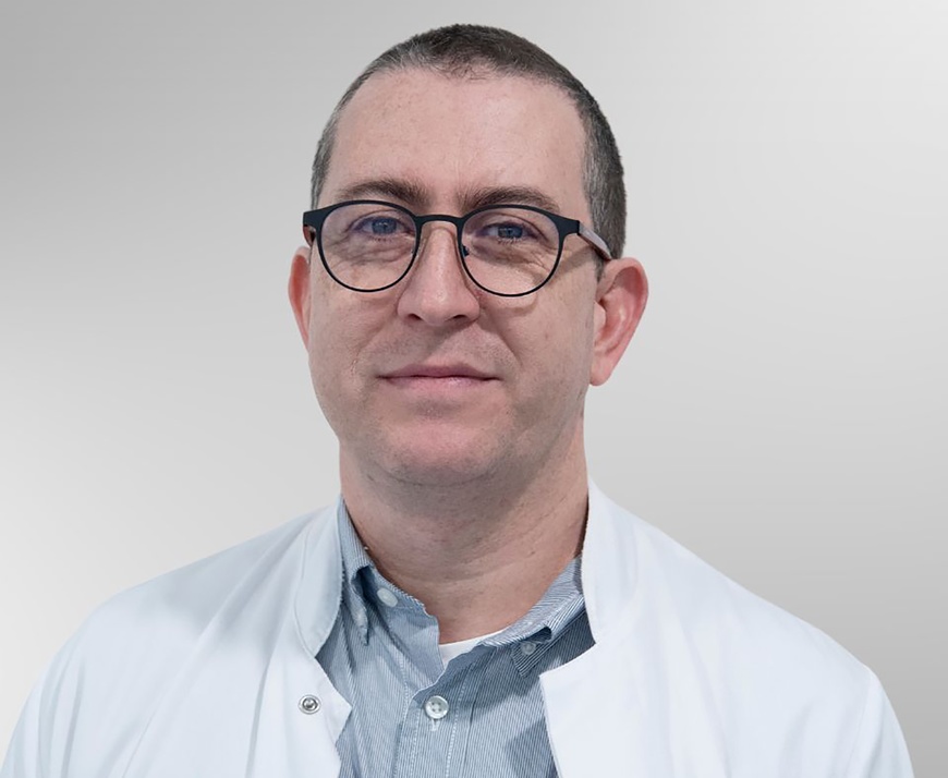 Prof. Alexander Tzabazis ist seit dem 1. Januar 2024 neuer Chefarzt der Abteilung für Anästhesie, Intensiv-, Rettungs- und Schmerzmedizin am BG Klinikum Hamburg. | © Unternehmenskommunikation/BG Klinikum Hamburg
